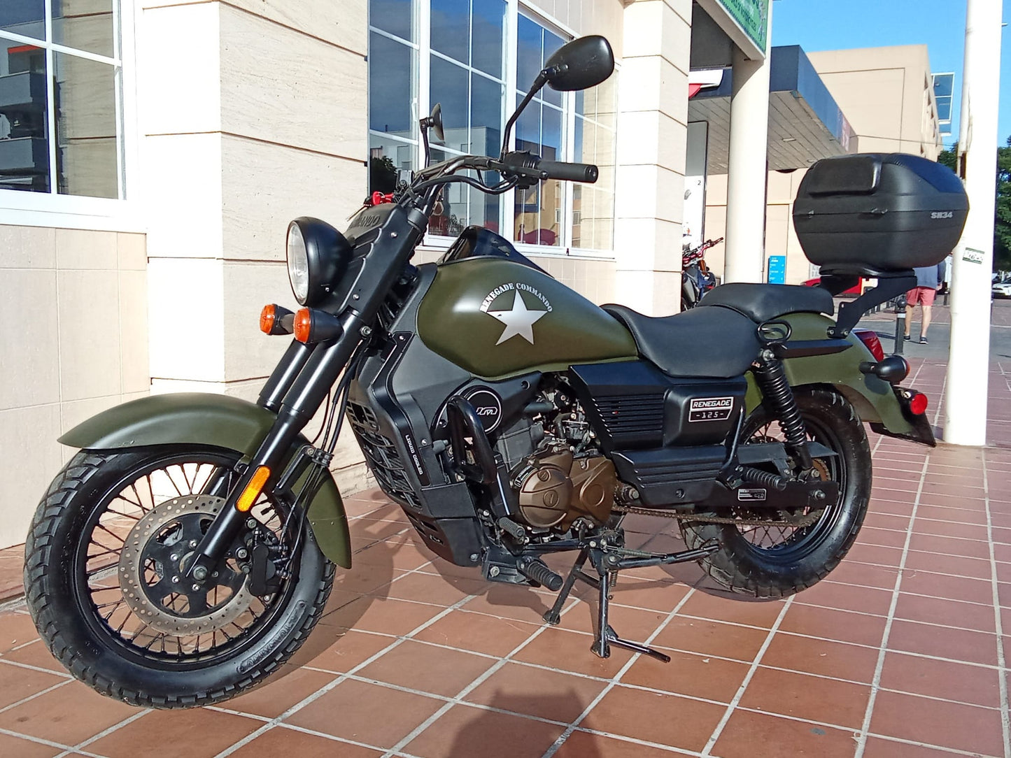 UM RENEGADE COMANDO 125 2021 1500KM