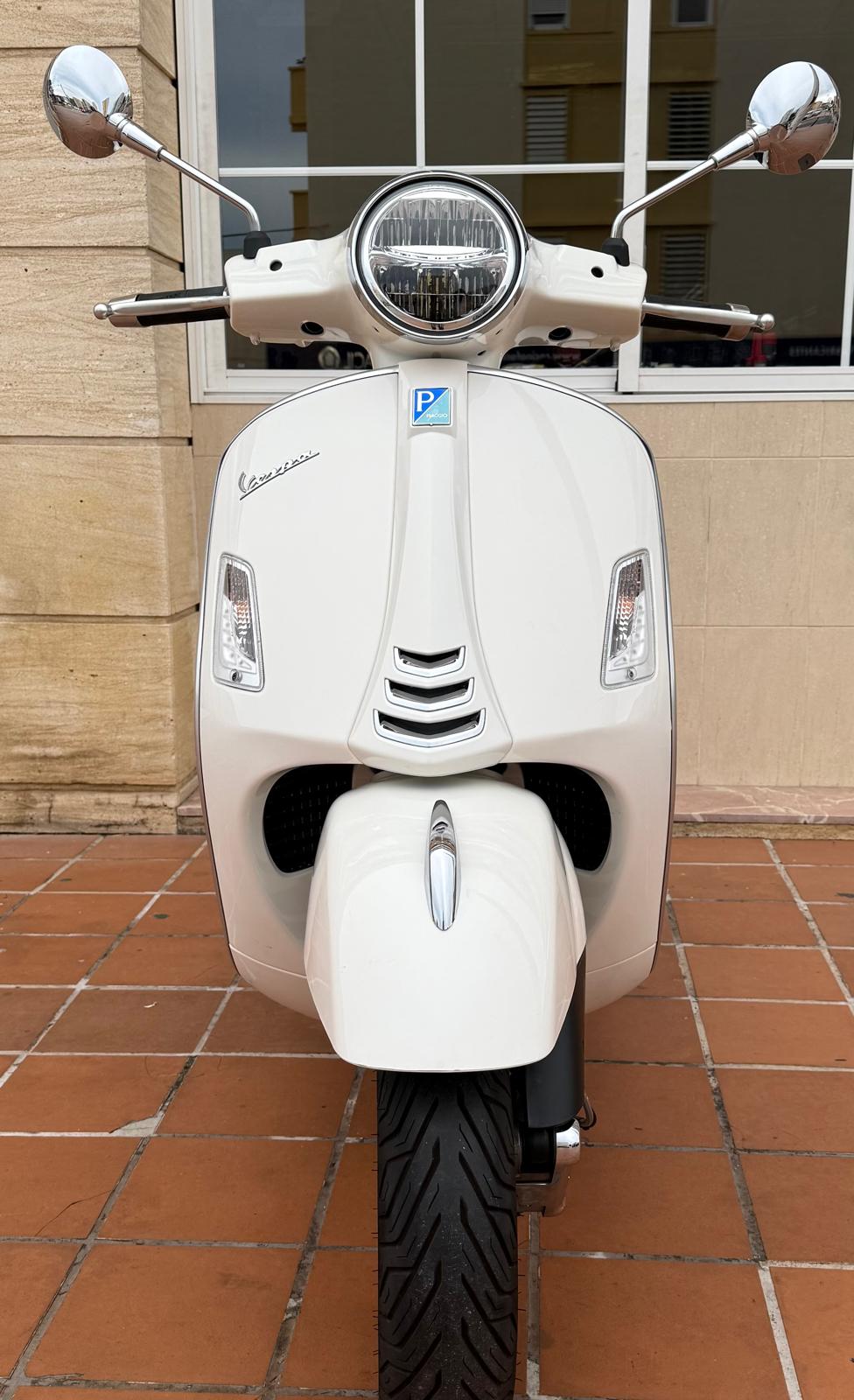 VESPA GTS 300 2022 1000KM