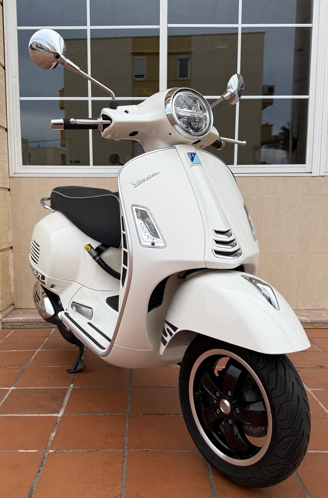 VESPA GTS 300 2022 1000KM