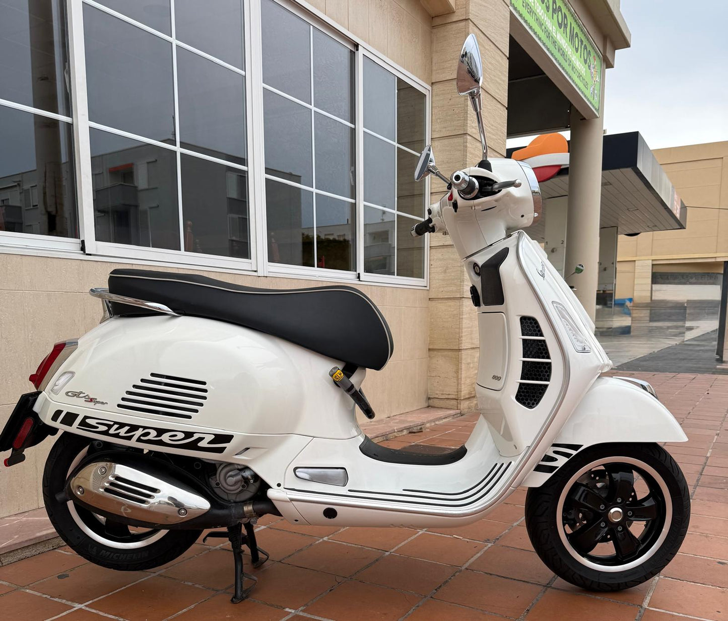 VESPA GTS 300 2022 1000KM