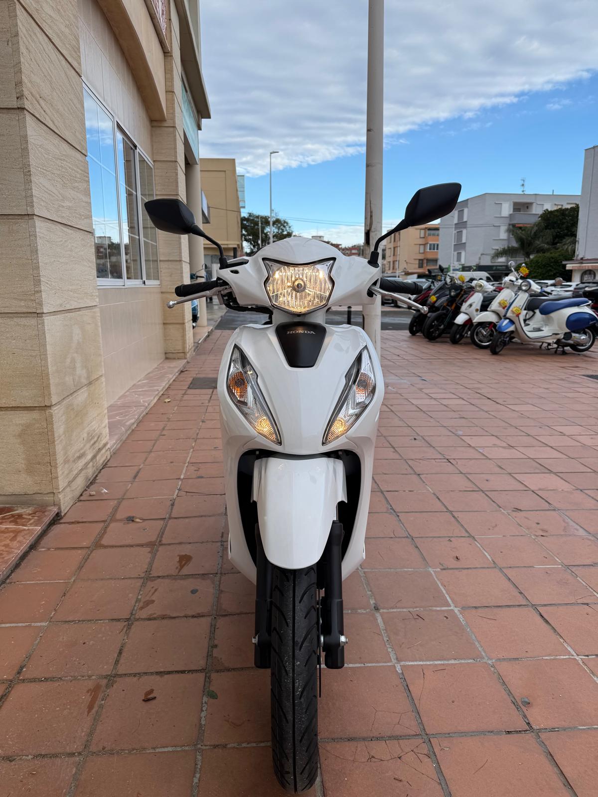 HONDA VISION 110 2025 1500KM